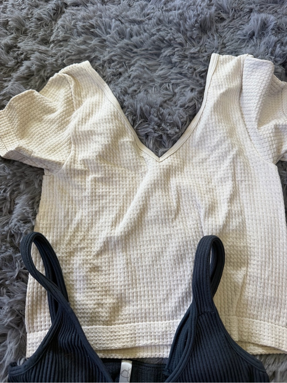 Bundle of misc and Aura Women's Cream and Charcoal Ribbed & Textured Tank Trio - Picture 4 of 6